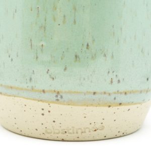 Vase artisanal en grès émail vert