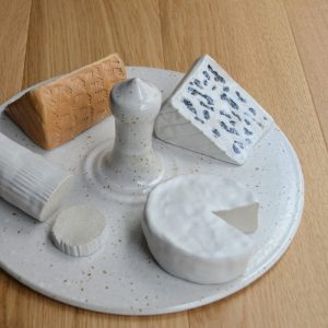 Plateau à fromage en grès blanc moucheté